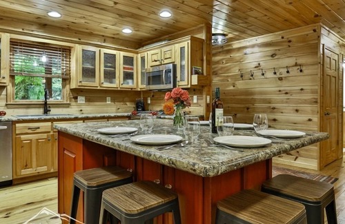 Eagle Mountain Cabin | Chicken Coop-3/3, Paved Roads, hot tub, dog friendly, FENCED, WIFI, 5 acres
