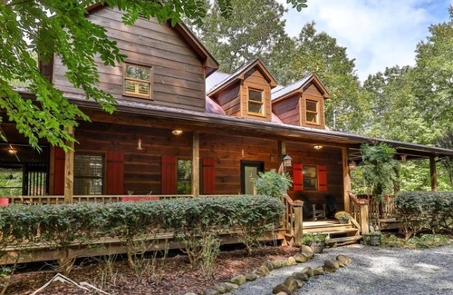 Eagle Mountain Cabin | Chicken Coop-3/3, Paved Roads, hot tub, dog friendly, FENCED, WIFI, 5 acres