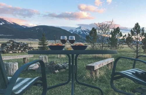 Pray Cabin | Chico Peak cabin near Yellowstone and Chico Hot Springs