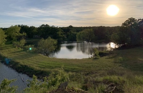 Chico House | Chico Texas Waterfront Ranch 20 acre Country Fishing Cabin Sleeps 11