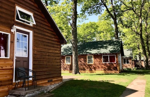 Chief Lake Cabin | Chief Lake Lodge Resort Cabin #3