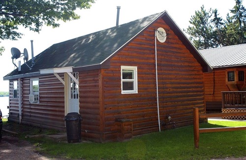 Chief Lake Cabin | Chief Lake Lodge Resort Cabin #3