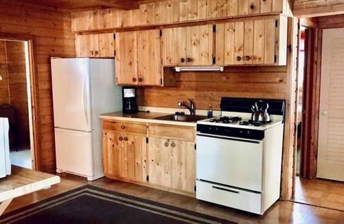 Chief Lake Cabin | Chief Lake Lodge Resort Cabin #8