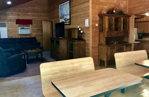 Chief Lake Cabin | Chief Lake Lodge Resort Cabin #8