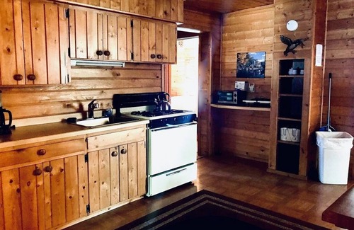 Chief Lake Cabin | Chief Lake Lodge Resort Cabin #8