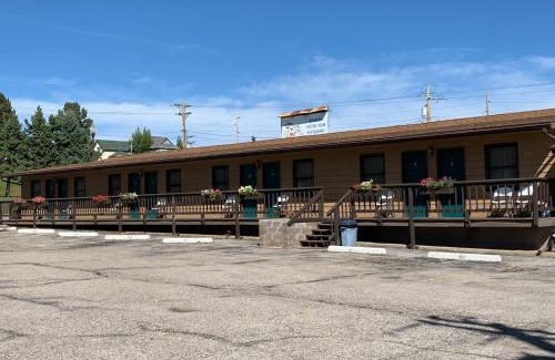 Custer Hotel | Chief Motel