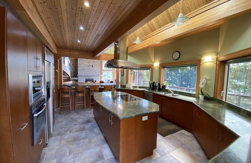 Algonquin Highlands Cottage | Chief’s Point - Luxury Property