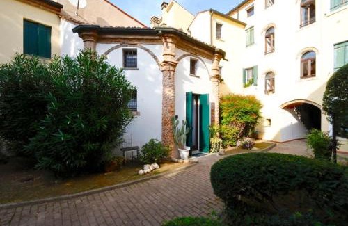 Rovigo Apartment | Chiesetta abside ex seminario -Apartment Rovigo
