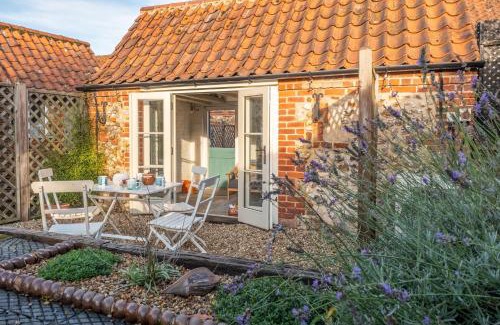 Fakenham House | Chiffchaff Cottage