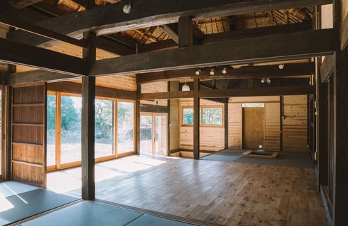Shintomi House | Chigi Terrace A traditional thatched roof house /Koyu-gun Miyazaki