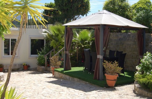 Penela Apartment | Child and pet friendly apartment with open plan lounge, kitchen and dining area.