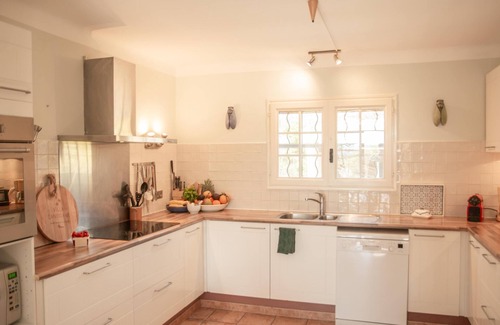 Saint-Pierre-de-Vassols House | Child-friendly villa with private pool