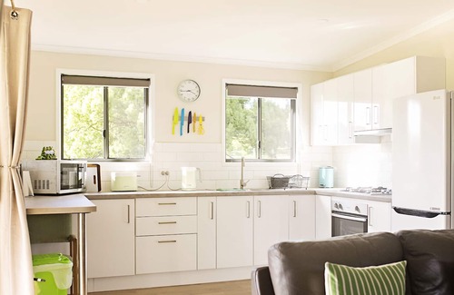 Pinbarren Cabin | Child friendly farmstay & equestrain holiday accomadation for all the family.