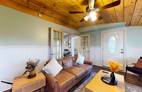 Windsor House | Child-friendly home near athletic courts & beach access - firepit, AC, and W/D