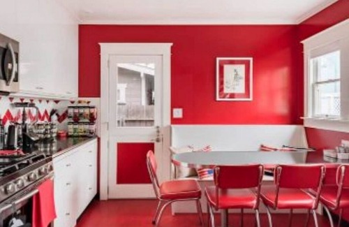 Eastside House | Child & Pet friendly: Catherine’s Charming Cottage