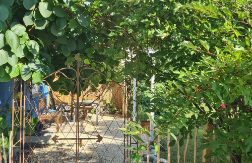 Steisslingen Apartment | Children's and dog paradise with large fenced garden
