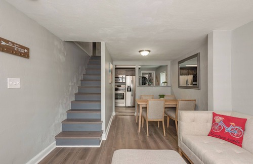 Buckroe Beach House | Children's Dream House! Walk to the Beach!