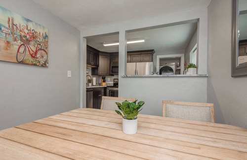 Buckroe Beach House | Children's Dream House! Walk to the Beach!