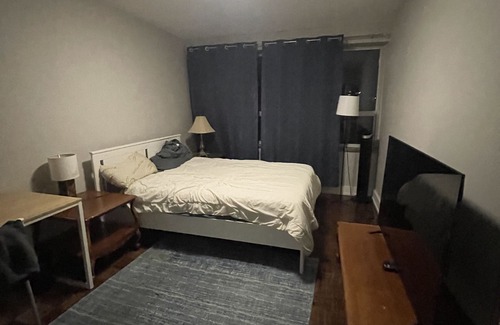 Cabbagetown Apartment | Chill and peaceful apartment in Sherbourne street and Carlton street