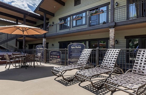 West End Apartment | Chill downtown Aspen Condotel in walking to restaurants, shops and mountain!