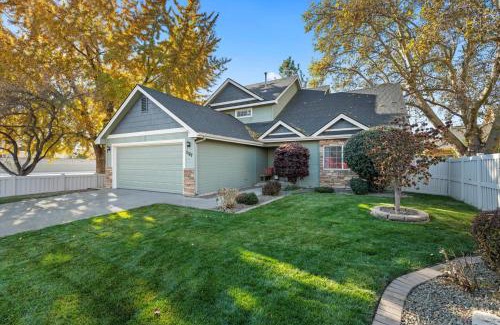 Meridian House | Chill & Grill Firepit, Bbq, 70 Tv, Near Topgolf