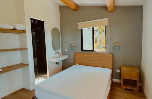 San Rafael Other | Chill hill cozy farm house on the outskirts of town