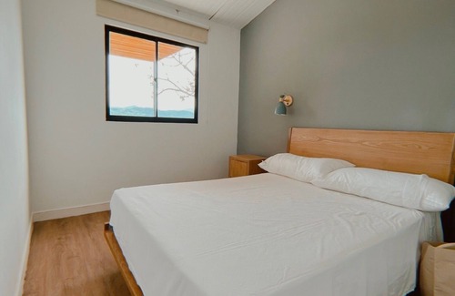 San Rafael Other | Chill hill cozy farm house on the outskirts of town