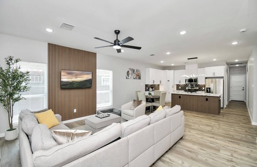 Northside House | Chill House, Private and Relaxing House with Hot Tub Spa and Games