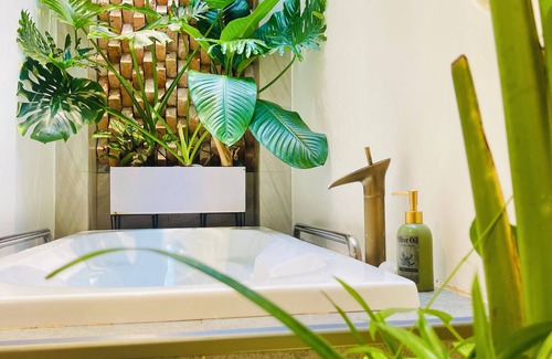 Thao Dien House | Chill & Party Smart Home with 85”TV & Soundproof with 200m to MRT Station