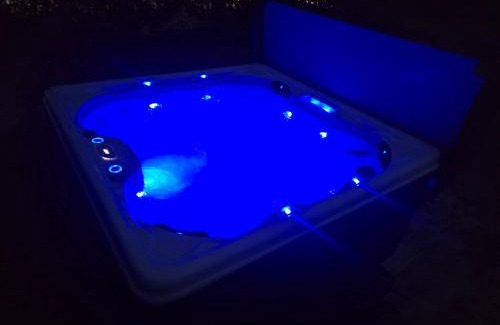 Kings Grant House | Chill Retreat, hot tub, large private yard