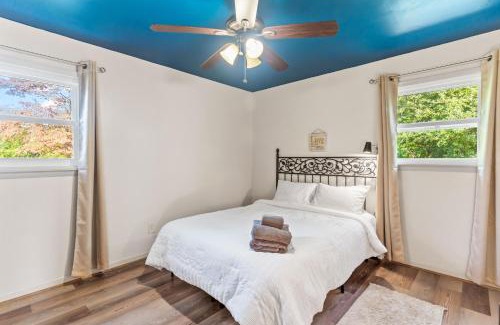 Kings Grant House | Chill Retreat, hot tub, large private yard