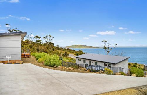 White Beach House | Chill Tasmania