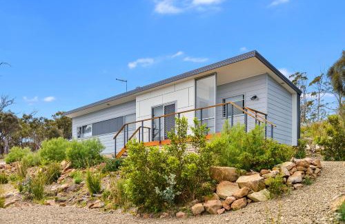 White Beach House | Chill Tasmania