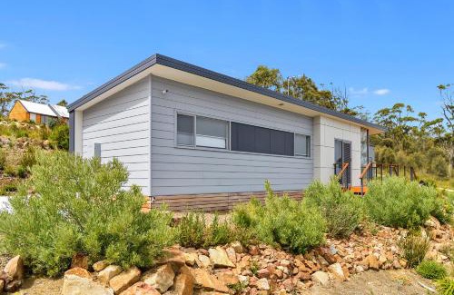 White Beach House | Chill Tasmania