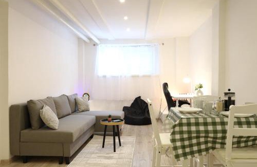 Palmovka Apartment | Chill Vibes Netflix, PS5 & Free Parking!