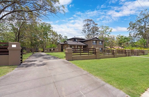 Nerang House | Chilled Lifestyle - huge home