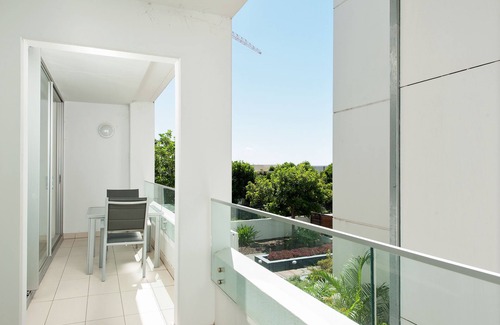 Nelson Bay Apartment | Chillin at Oaks, Centre of Nelson Bay with a pool. Mid Week Stay Special now on.