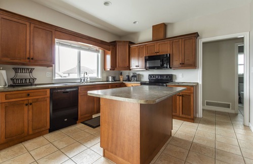 Promontory House | Chilliwack Family Nest, 4 bedroom, 6 beds