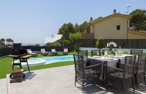 Santa Susanna Villa | Chillout House with heated pool 29 C Sea & Mountain view