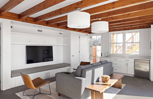Chilmark House | Chilmark 1-bedroom Bunk house, WiFi, AC. Private Beach, Pets. No kitchen