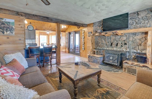 Chiloquin House | Chiloquin Vacation Rental on 100 Acres of Land!