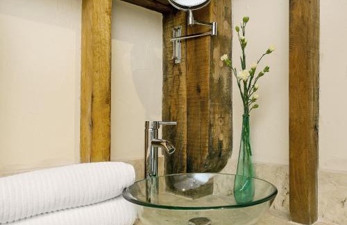 Cowbeech House | Chilsham Barn