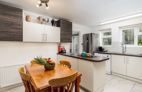 Princes Risborough House | Chilterns Countryside Hideaway with Hot Tub| Pass the Keys