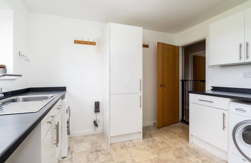Princes Risborough House | Chilterns Countryside Hideaway with Hot Tub| Pass the Keys
