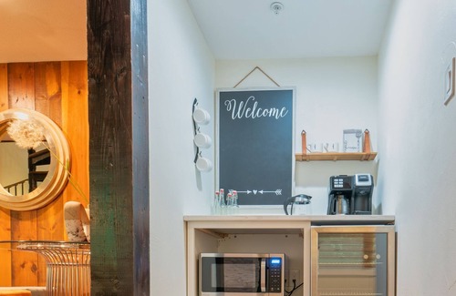 Lambertville House | Chimney Hill - 04) Second Floor Suite 4