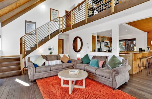 Whispering Forest Cabin | Chimney Peak Big Bear Chalet w/Hot Tub + Games