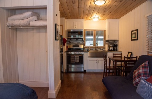 La Porte Apartment | China Alley Cabin B: Cute & Cozy Cottage w/Deck