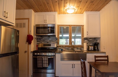 La Porte Apartment | China Alley Cabin B: Cute & Cozy Cottage w/Deck
