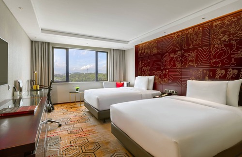 Yuexiu Hotel | China Hotel - Subway direct to Pazhou Exhibition Center, Free shuttle during Canton Fair & Exhibitor registration Counter