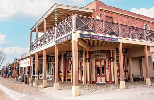 Tombstone House | China Mary Inn: "Doc Holliday Suite" Charming 2-bedroom in heart of Tombstone